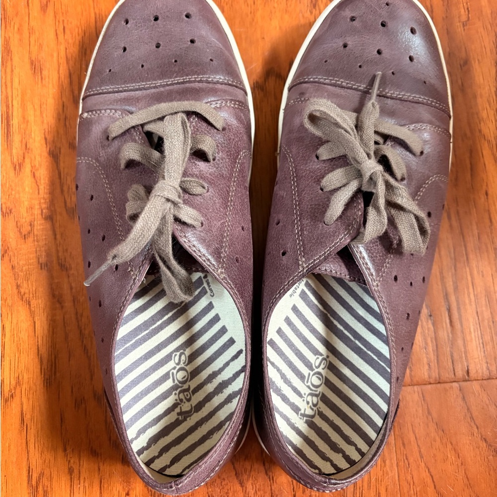 Taos Lace-Up Shoes